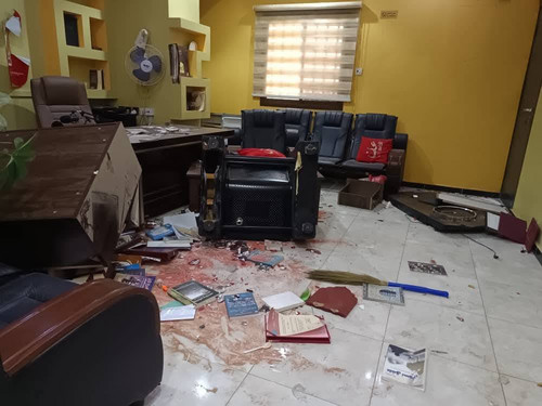 Yemen: Offices of Aden Al-Ghad newspaper stormed and two staff injured in Aden